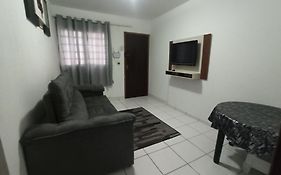 Apto com estacionamento, piscina e churrasqueira